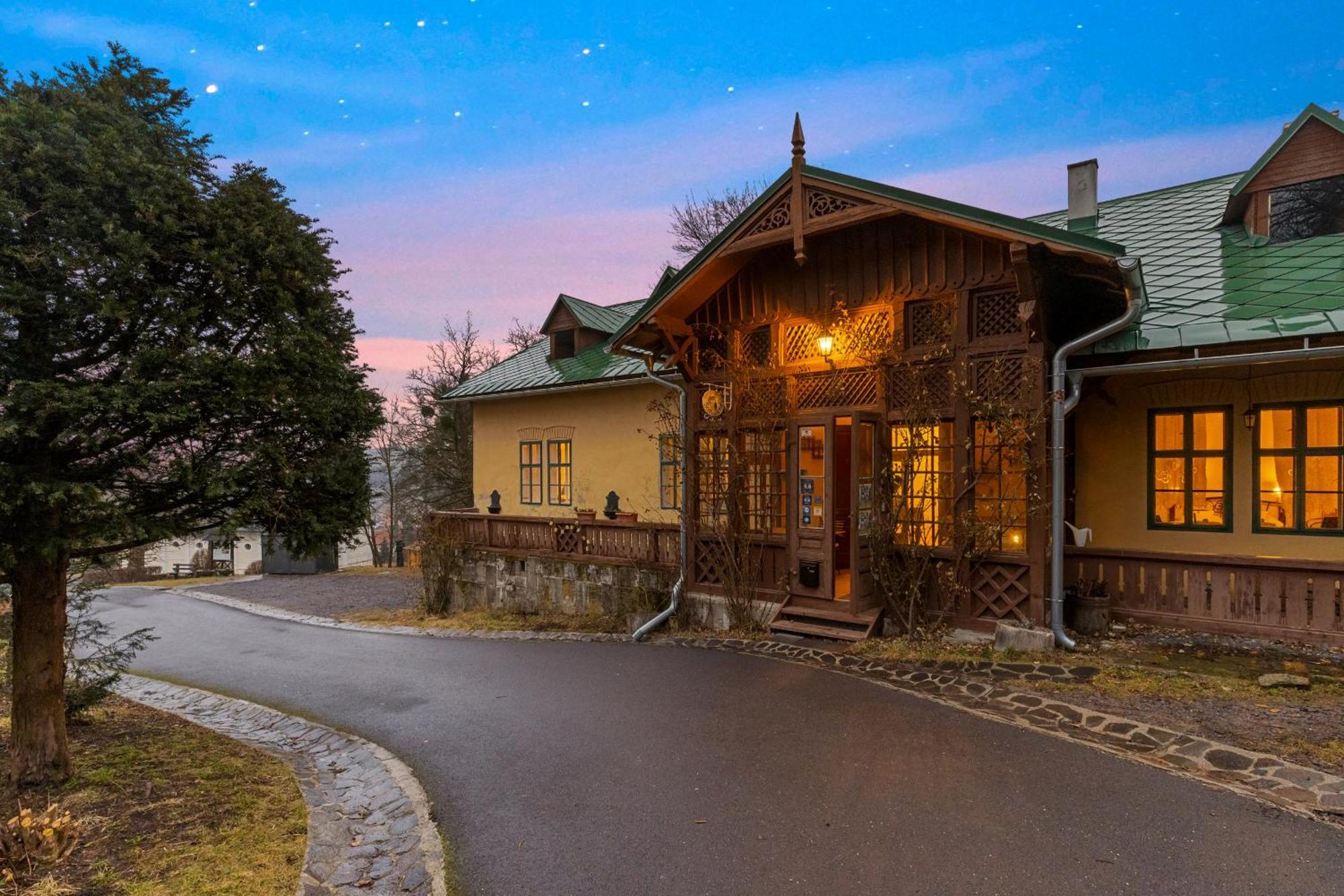 Sovi Dom- Historicke Apartmany Z 19 Storocia, 4Km Od Banskej Stiavnice Svätý Anton 外观 照片
