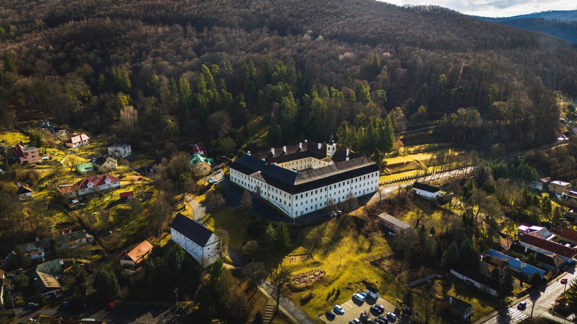 Sovi Dom- Historicke Apartmany Z 19 Storocia, 4Km Od Banskej Stiavnice Svätý Anton 外观 照片